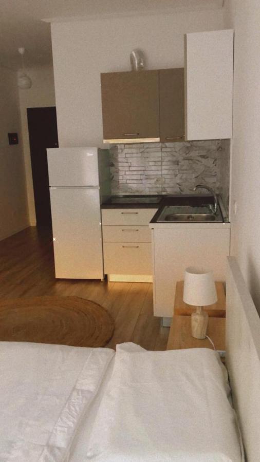 Ionian Apartments Вльора Екстер'єр фото